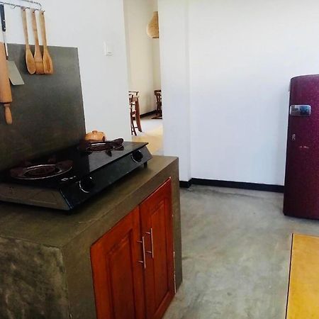 Om Villa Hikkaduwa Extérieur photo