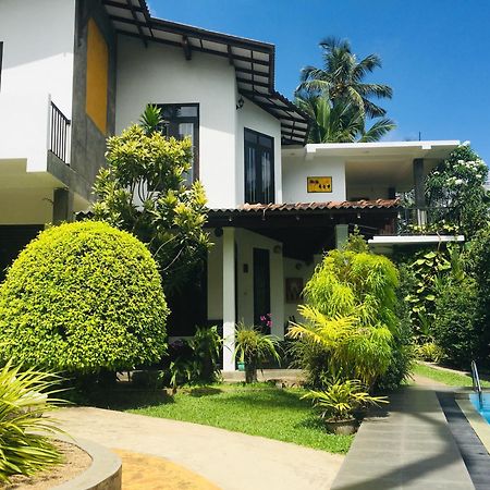 Om Villa Hikkaduwa Extérieur photo