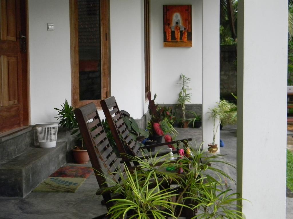Om Villa Hikkaduwa Extérieur photo
