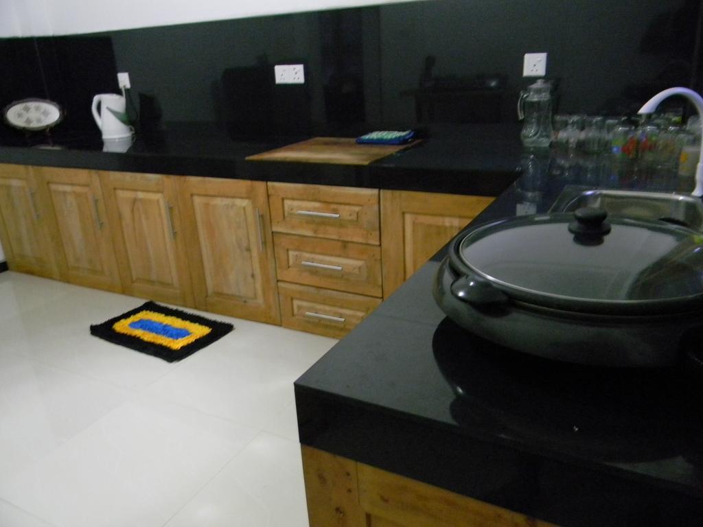 Om Villa Hikkaduwa Extérieur photo