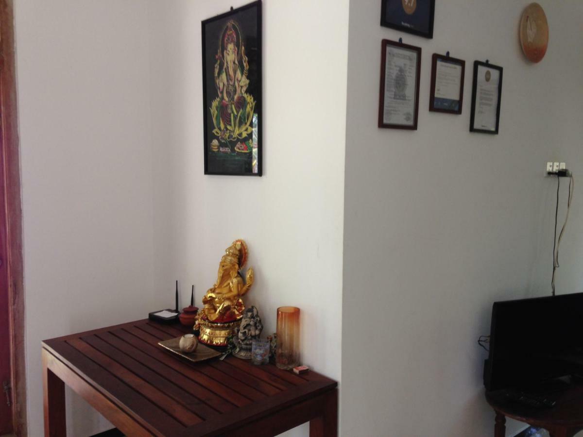 Om Villa Hikkaduwa Extérieur photo