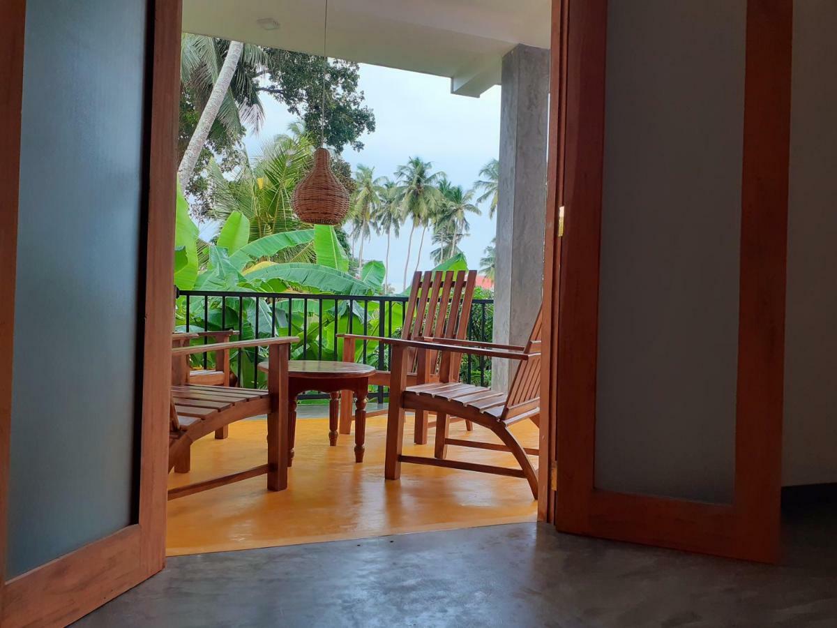 Om Villa Hikkaduwa Extérieur photo