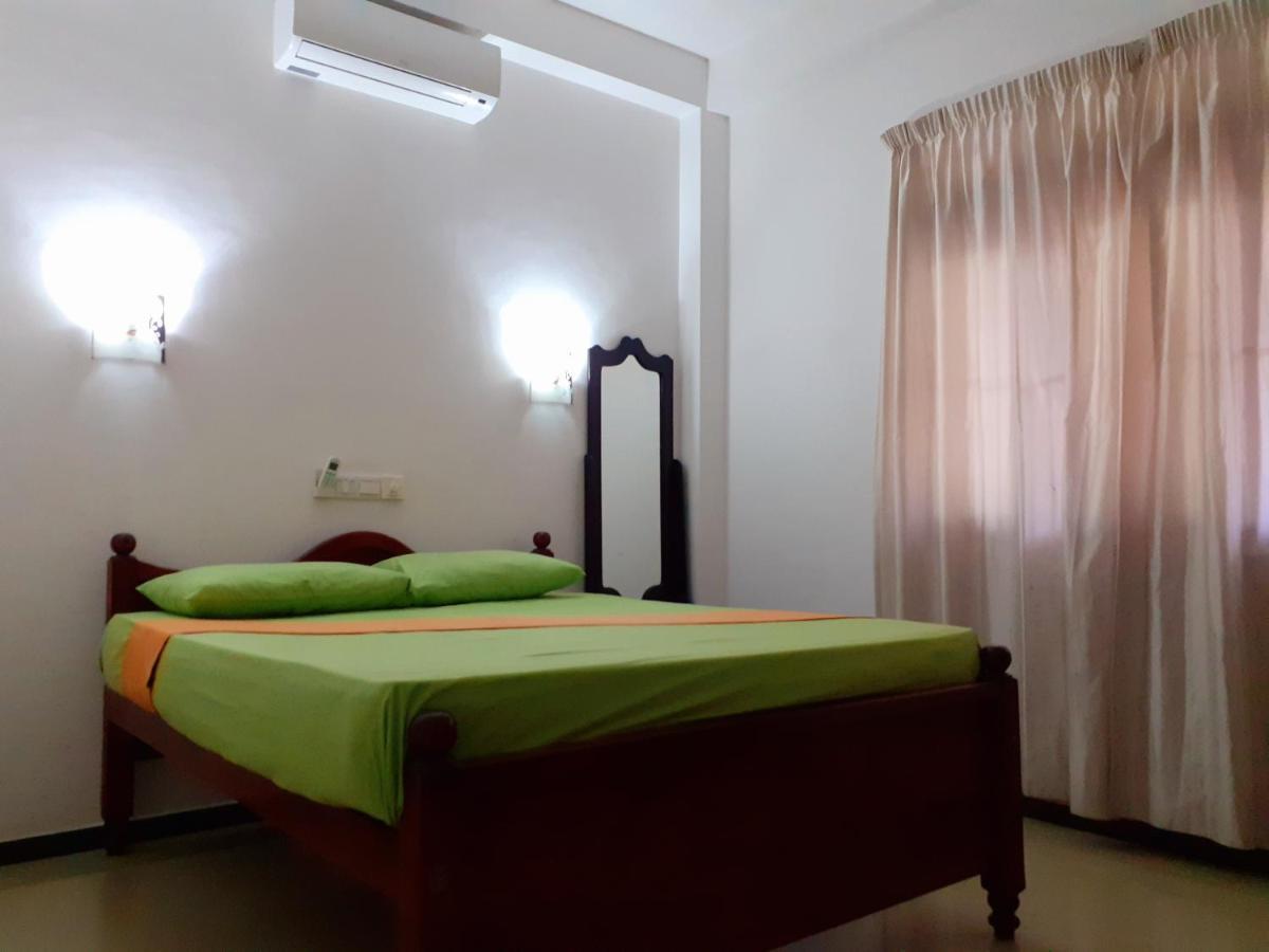 Om Villa Hikkaduwa Extérieur photo