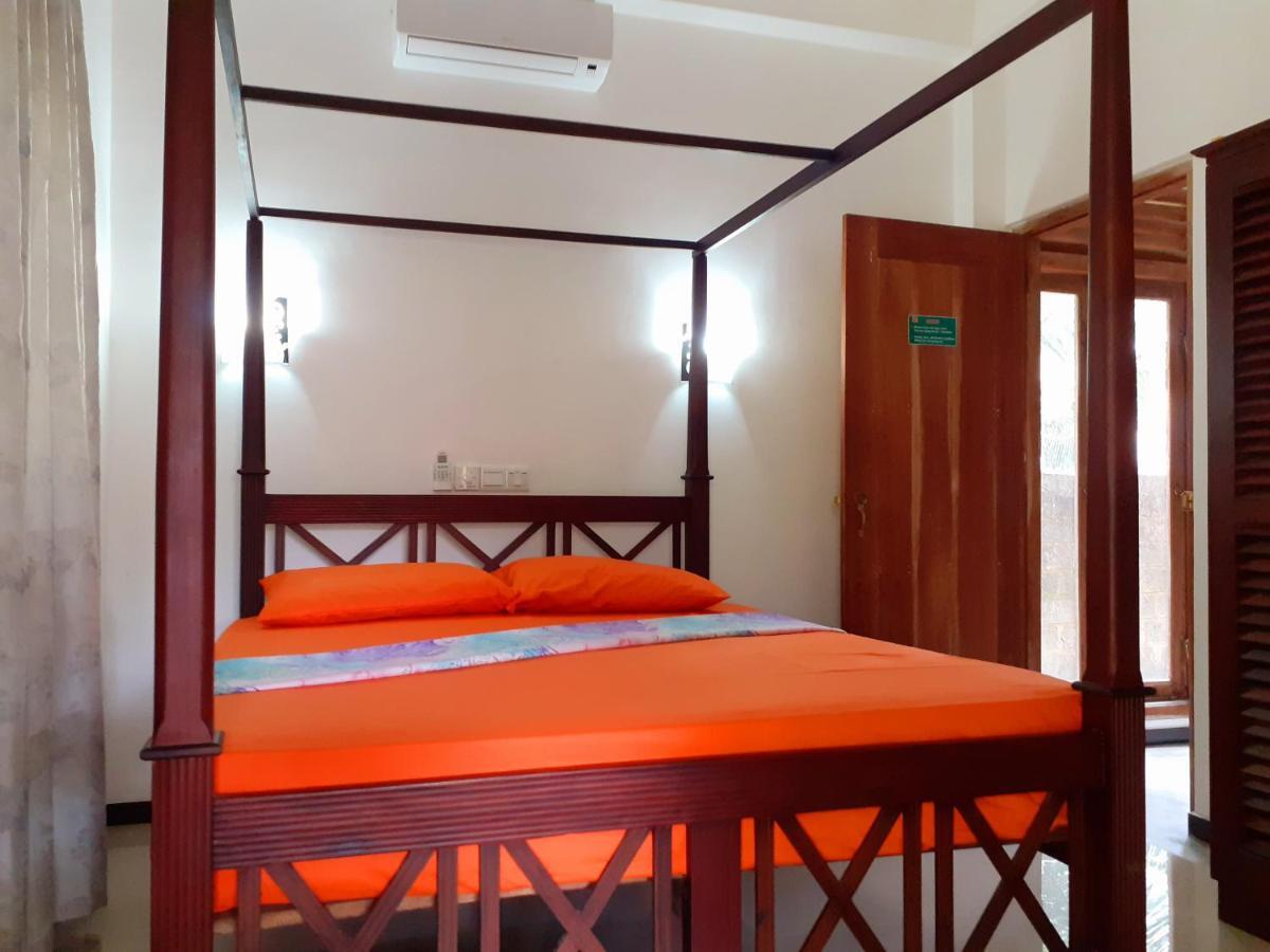 Om Villa Hikkaduwa Extérieur photo